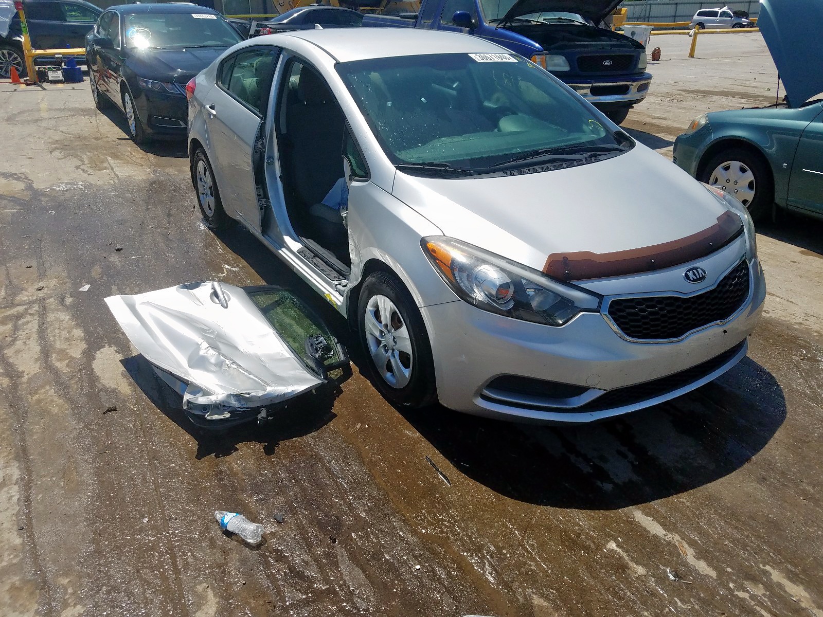 KIA FORTE LX 2015 with VIN KNAFK4A68F5258516 - Photo from auction