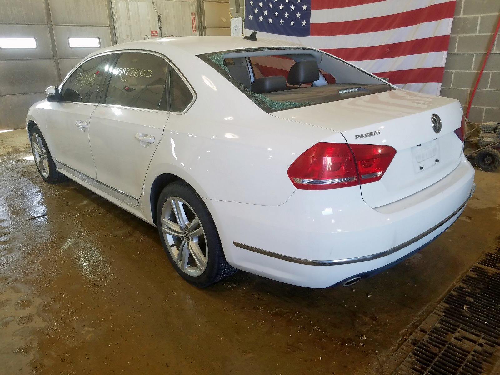Photo 3 from auction – 2015 VOLKSWAGEN PASSAT SEL with VIN 1VWCV7A32FC003163