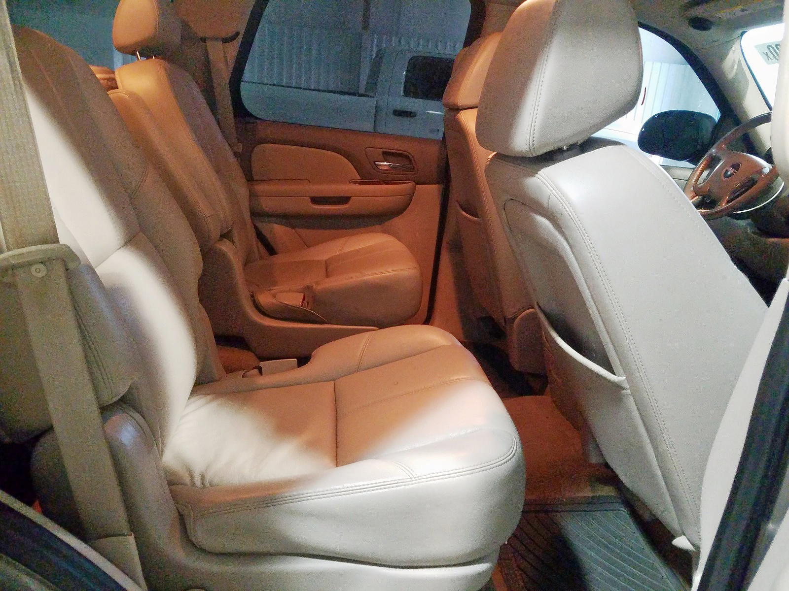 Photo 6 from auction – 2008 GMC YUKON with VIN 1GKFC13J18R230587