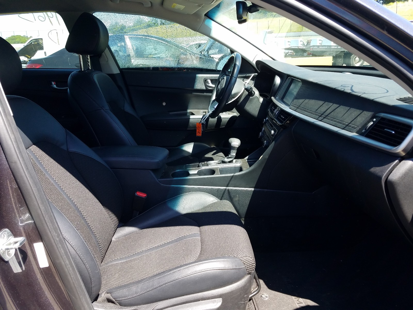 Photo 5 from auction – 2019 KIA OPTIMA with VIN 5XXGT4L39KG285981