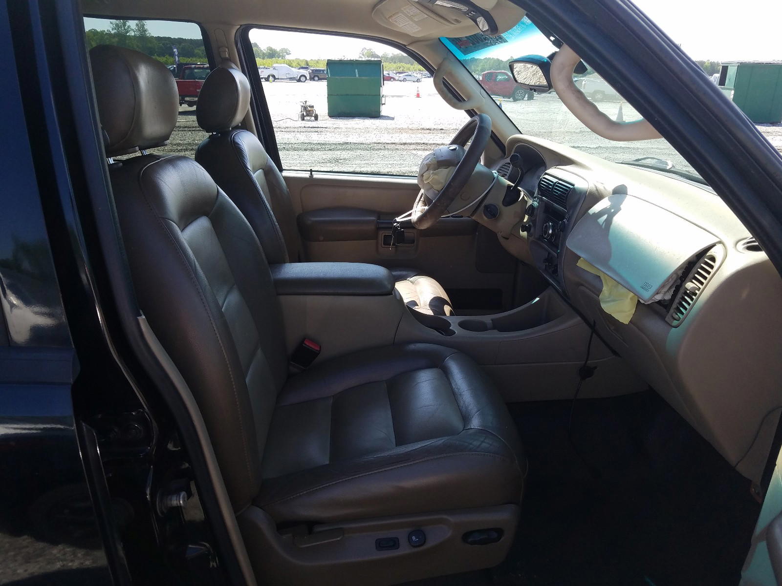 Photo 5 from auction – 2003 FORD EXPLORER S with VIN 1FMZU77E43UA59759