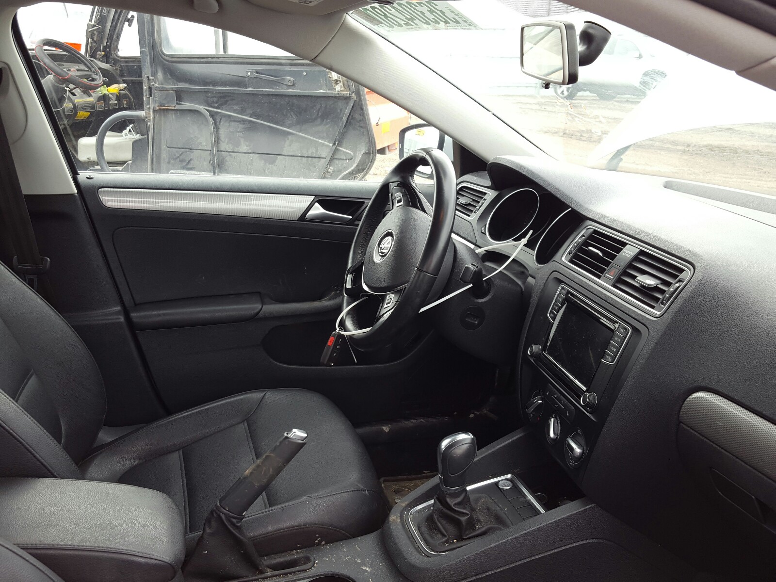Photo 5 from auction – 2017 VOLKSWAGEN JETTA SE with VIN 3VWDB7AJ6HM363632