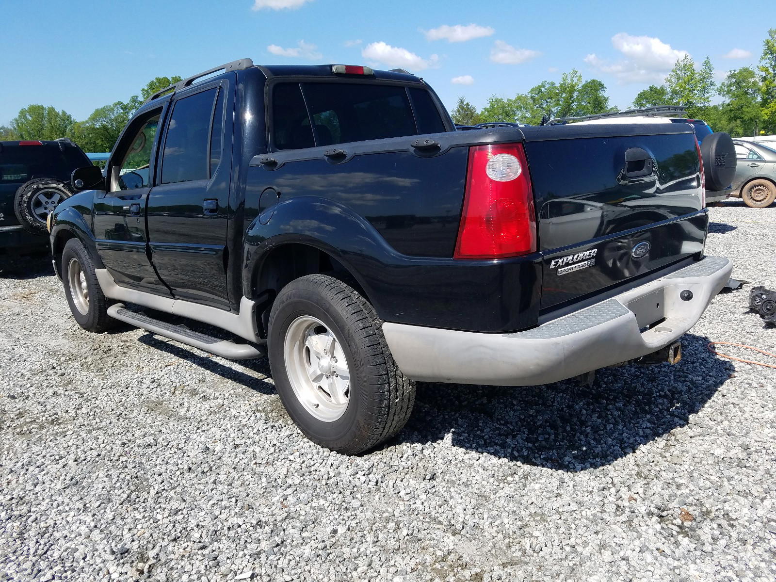 Photo 3 from auction – 2003 FORD EXPLORER S with VIN 1FMZU77E43UA59759