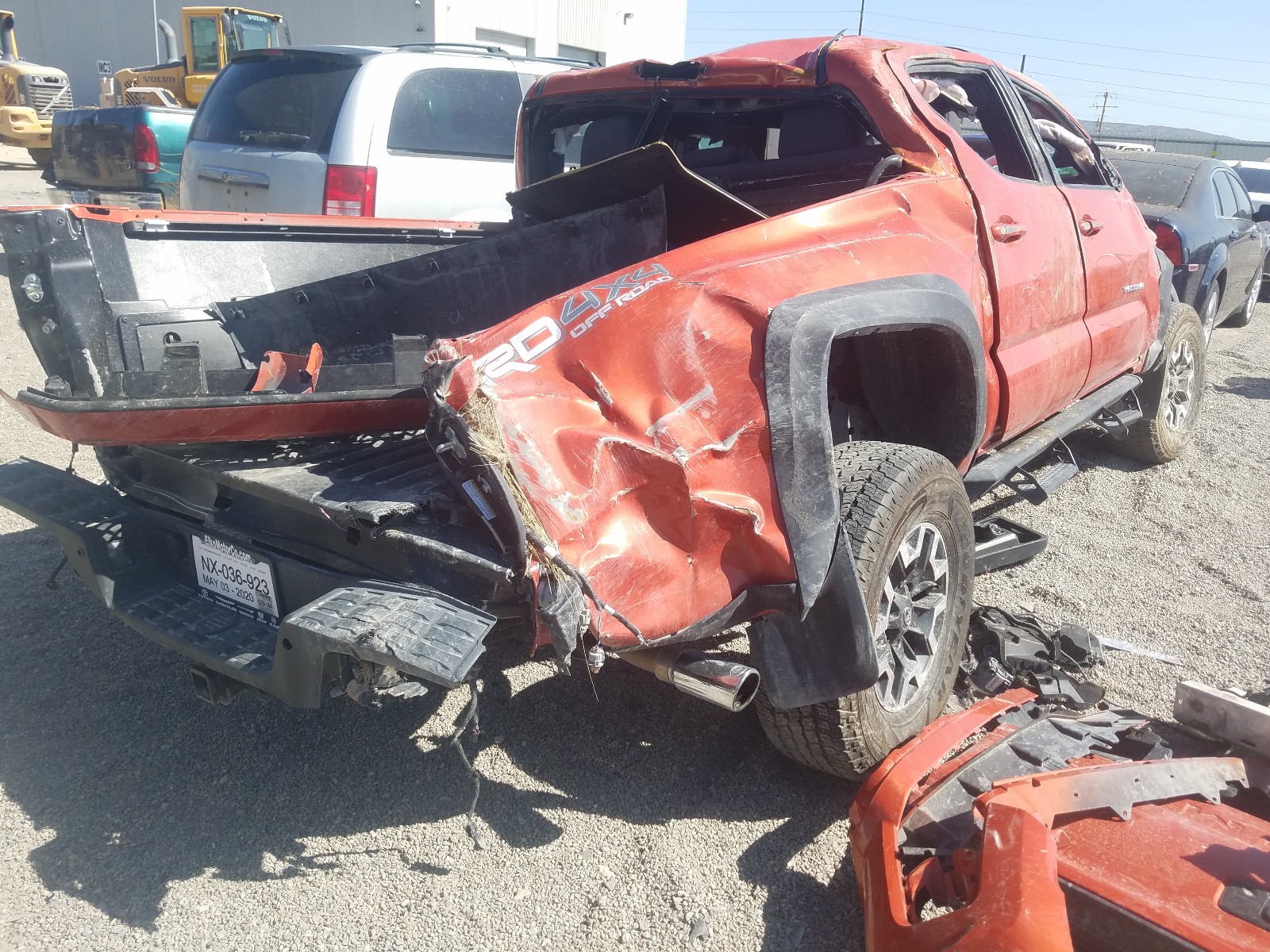 Photo 4 from auction – 2017 TOYOTA TACOMA DOU with VIN 3TMCZ5AN7HM102799