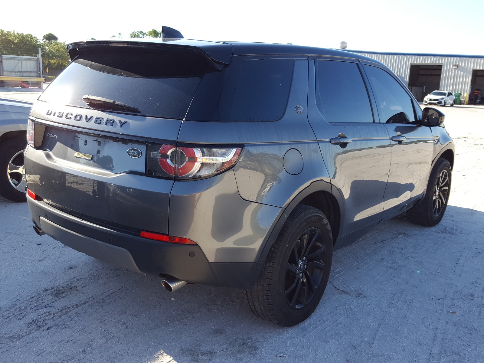 Photo 4 from auction – 2018 LAND ROVER DISCOVERY with VIN SALCP2RX6JH756495