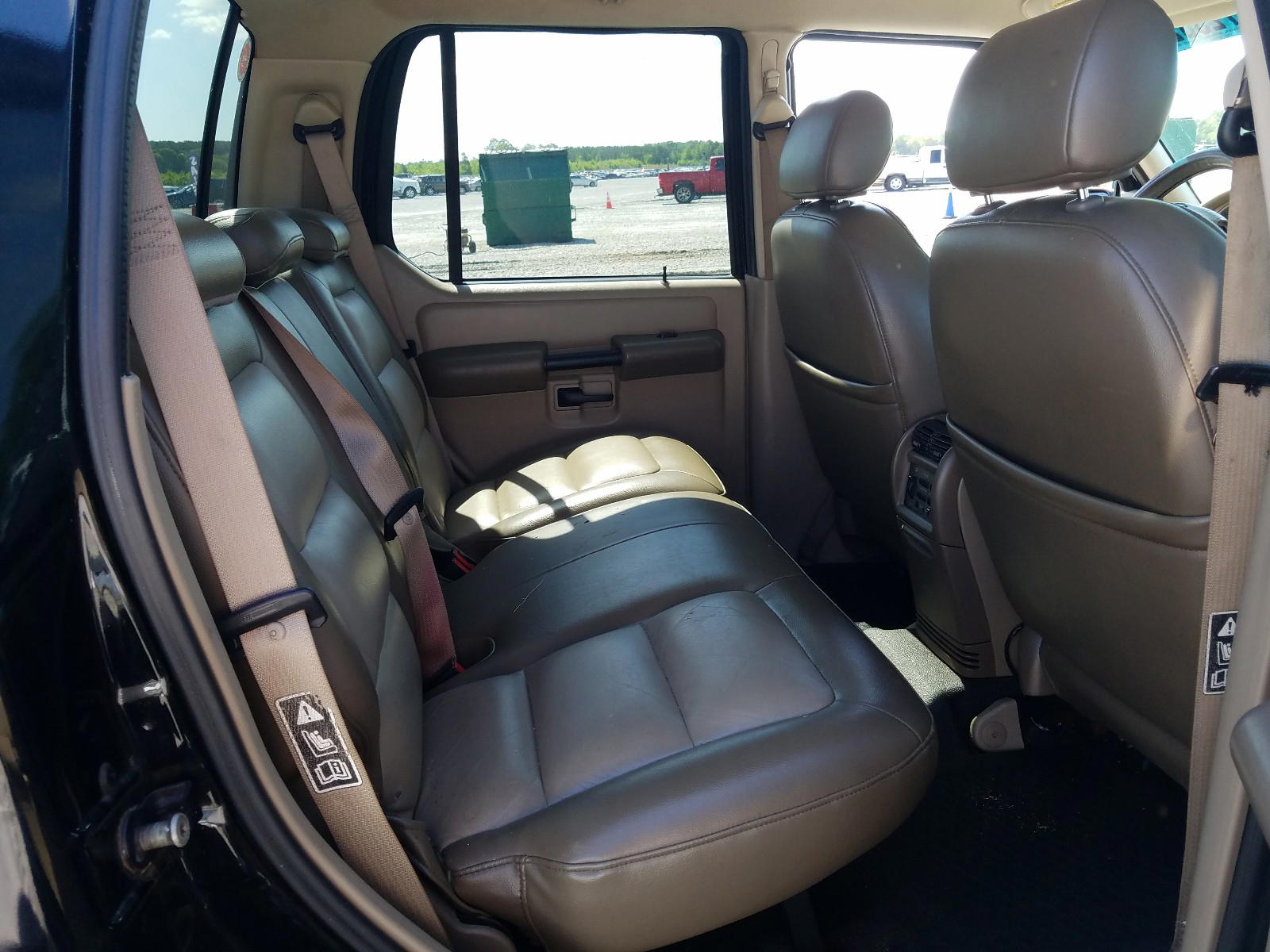Photo 6 from auction – 2003 FORD EXPLORER S with VIN 1FMZU77E43UA59759