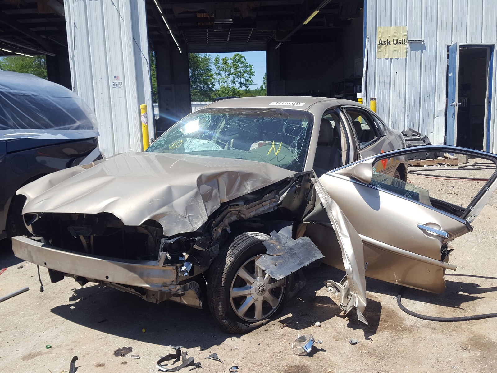 Photo 2 from auction – 2005 BUICK LACROSSE C with VIN 2G4WD532351303600