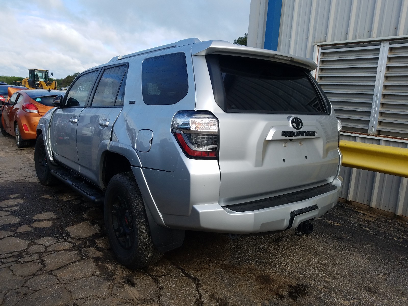 Photo 3 from auction – 2018 TOYOTA 4RUNNER SR with VIN JTEZU5JR5J5174118