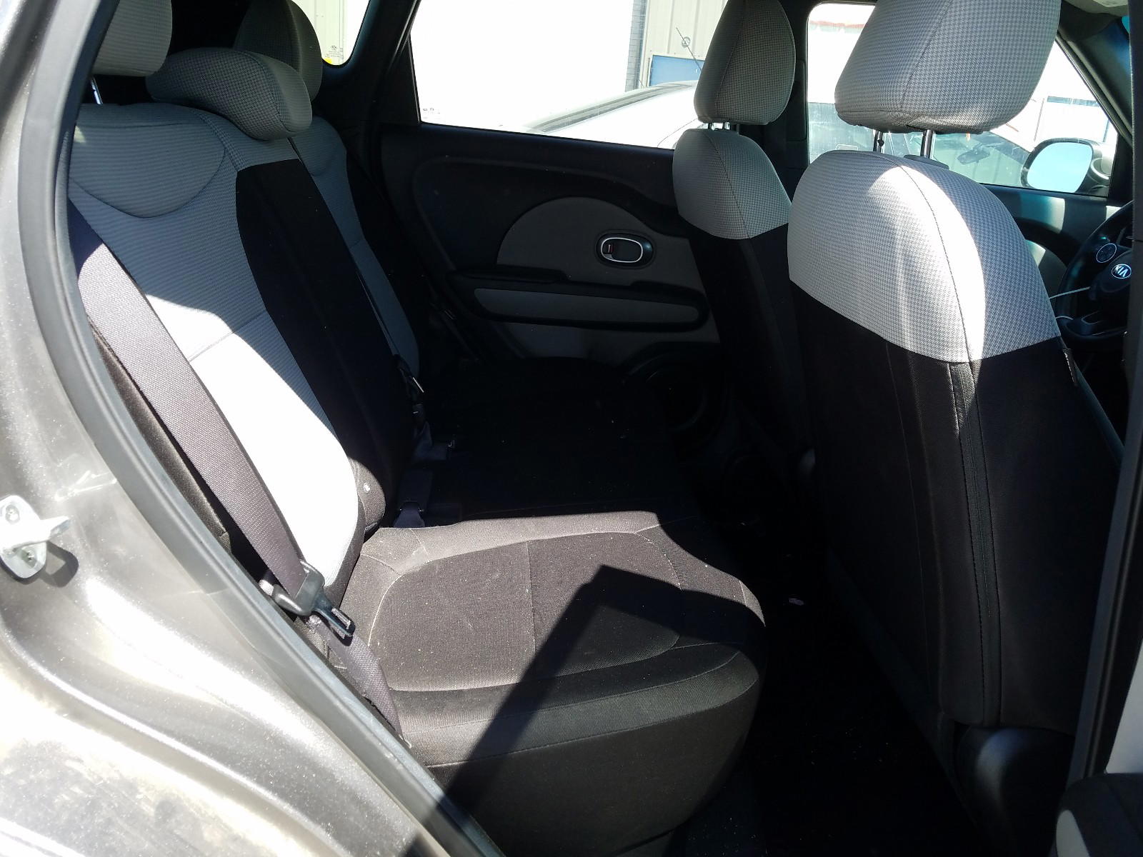 Photo 6 from auction – 2016 KIA SOUL with VIN KNDJN2A23G7340150