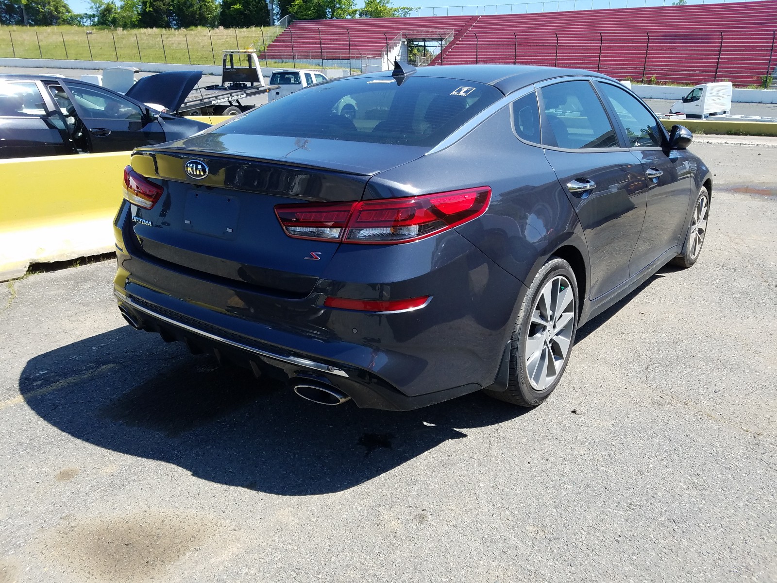 Photo 4 from auction – 2019 KIA OPTIMA with VIN 5XXGT4L39KG285981