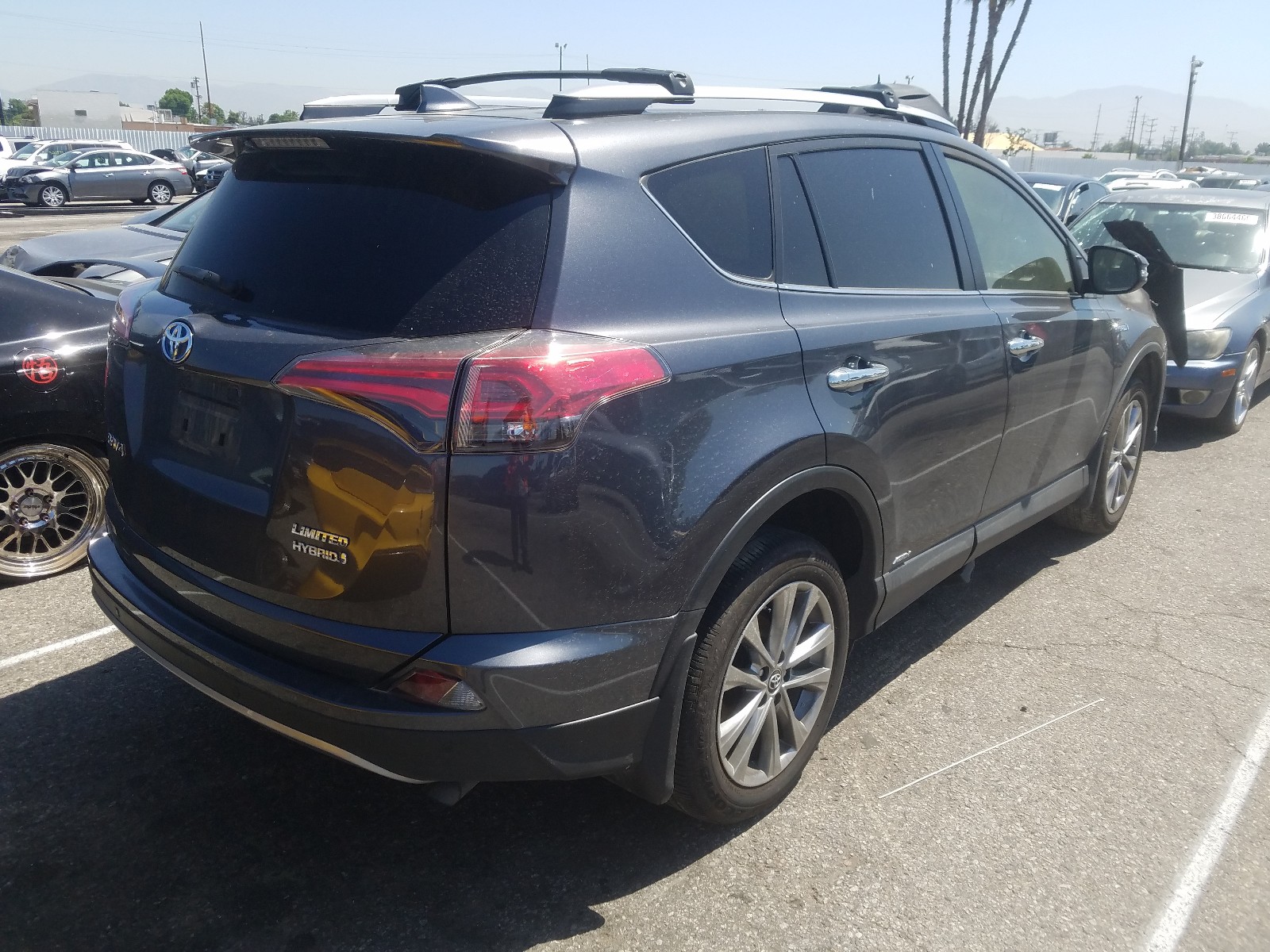 Photo 4 from auction – 2018 TOYOTA RAV4 HV LI with VIN JTMDJREV0JD249237