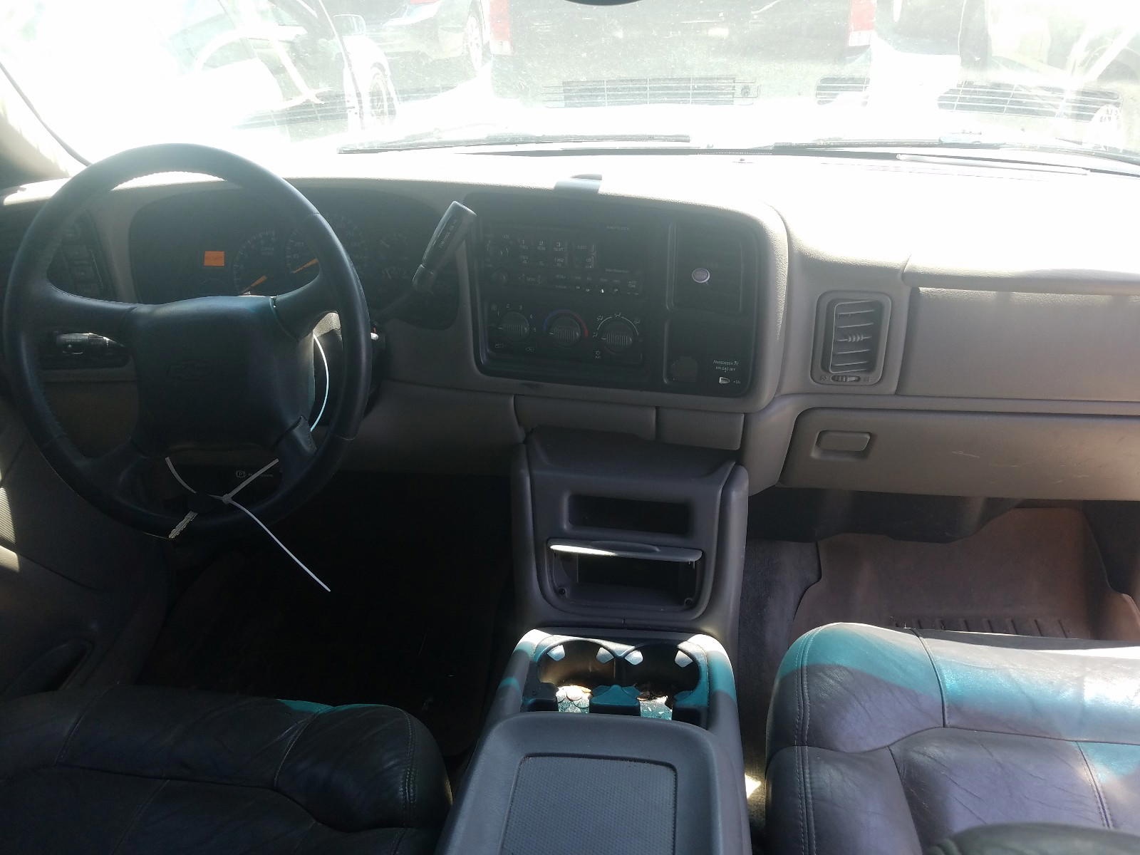 Photo 9 from auction – 2000 CHEVROLET SILVERADO with VIN 2GCEK19T3Y1330508