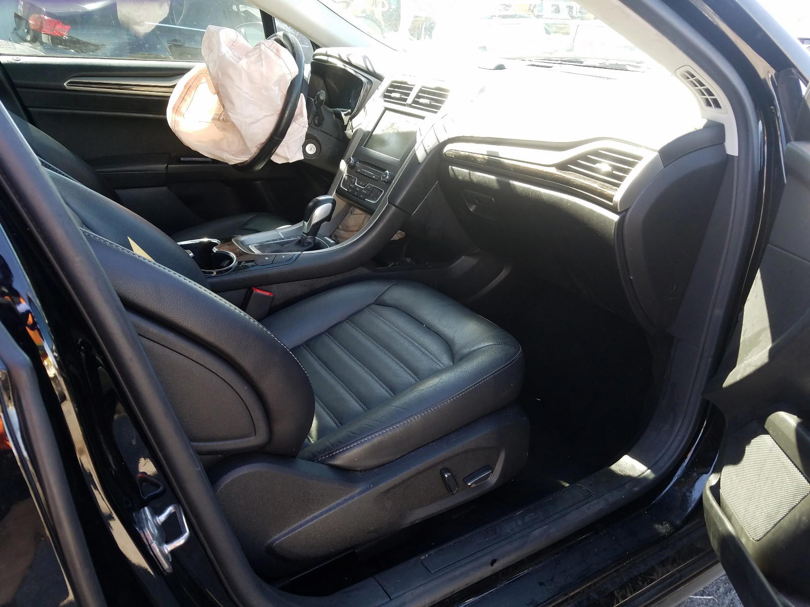 Photo 5 from auction – 2016 FORD FUSION SE with VIN 3FA6P0PU7GR315411
