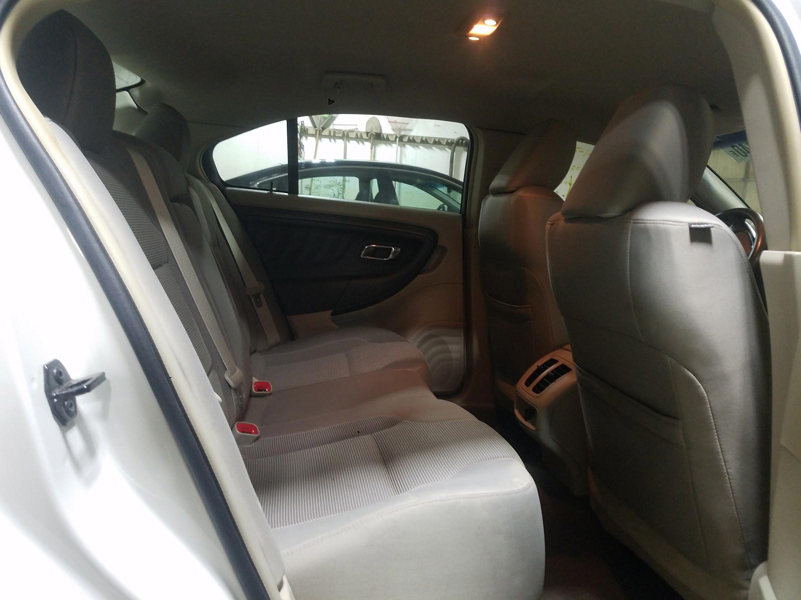 Photo 6 from auction – 2010 FORD TAURUS SEL with VIN 1FAHP2EW4AG153275