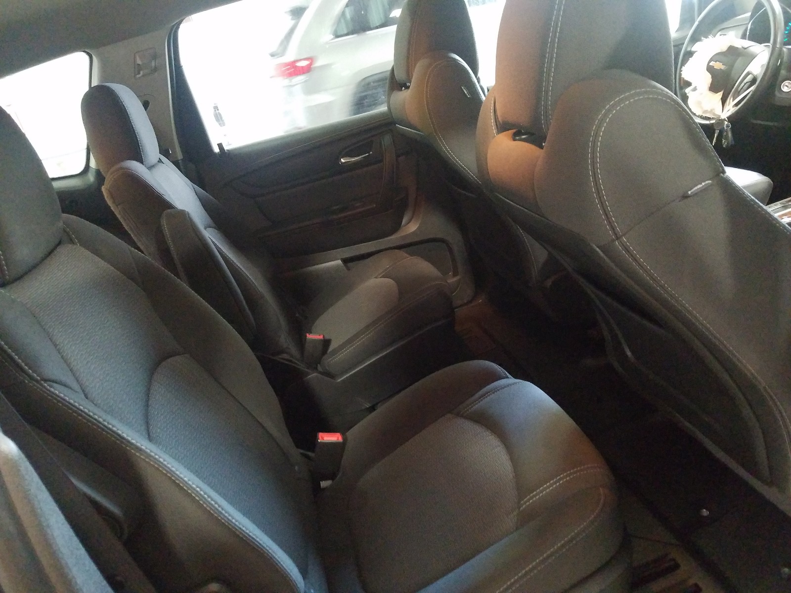 Photo 6 from auction – 2014 CHEVROLET TRAVERSE L with VIN 1GNKVGKD3EJ207087