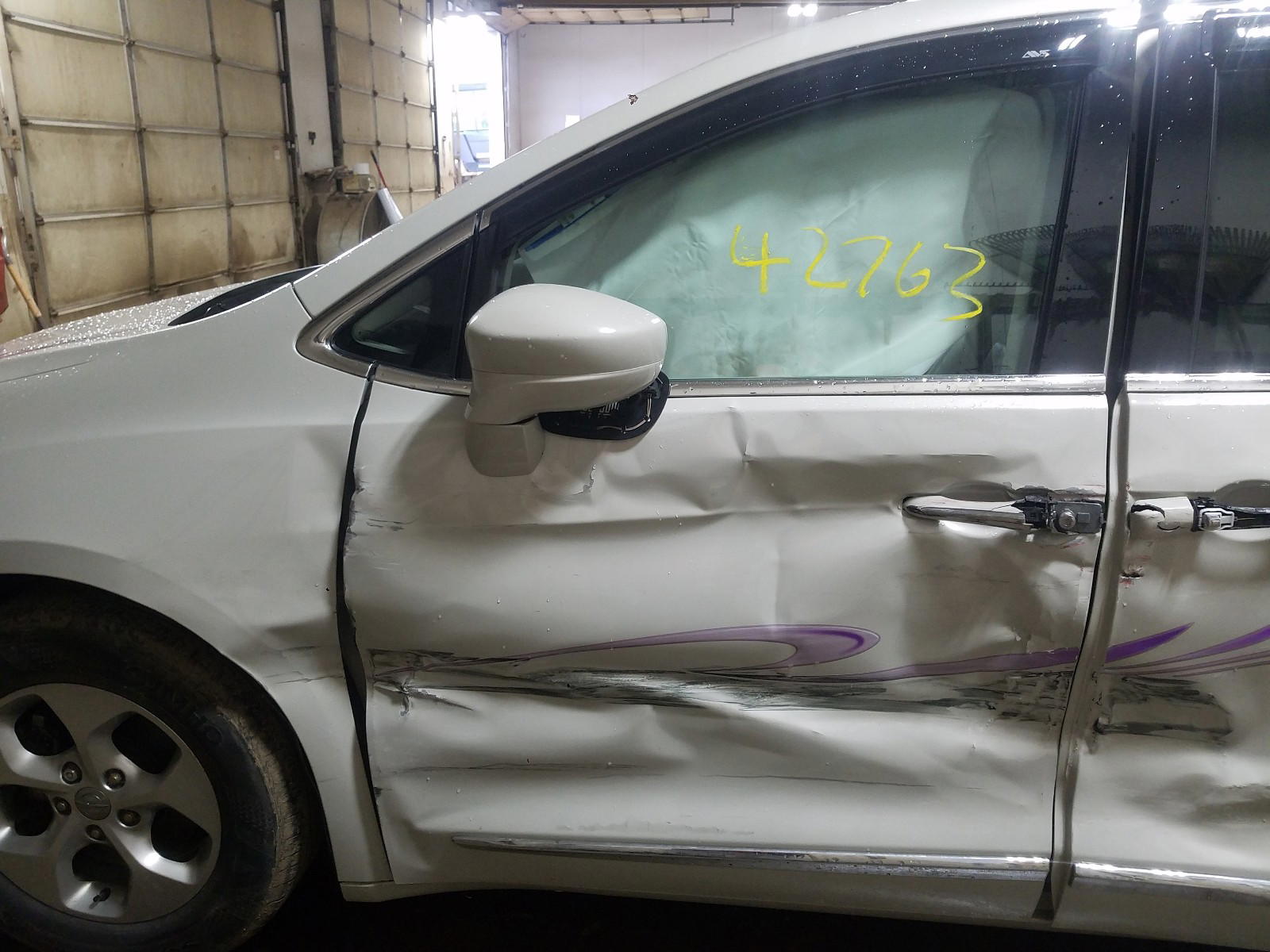 Photo 9 from auction – 2017 CHRYSLER PACIFICA T with VIN 2C4RC1EG5HR559555