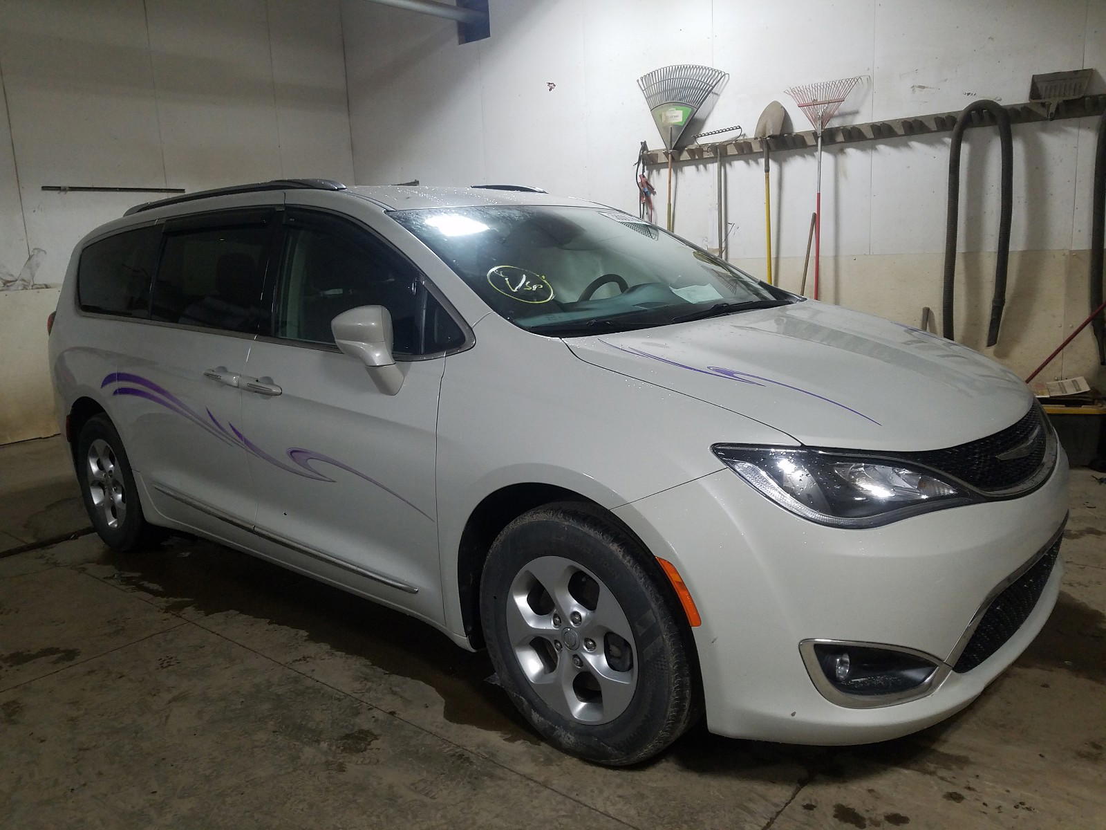 CHRYSLER PACIFICA T 2017 with VIN 2C4RC1EG5HR559555 - Photo from auction