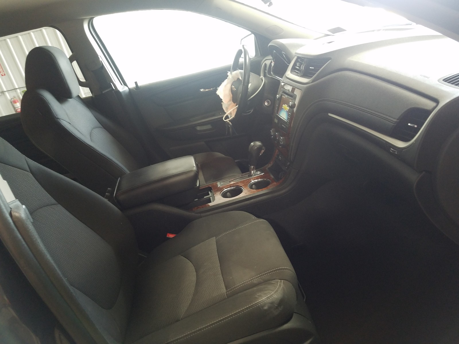 Photo 5 from auction – 2014 CHEVROLET TRAVERSE L with VIN 1GNKVGKD3EJ207087