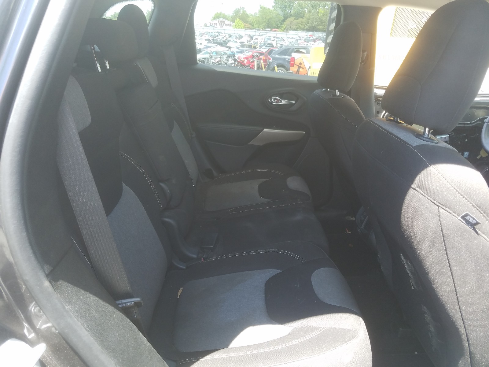 Photo 6 from auction – 2018 JEEP CHEROKEE L with VIN 1C4PJLCB4JD551648