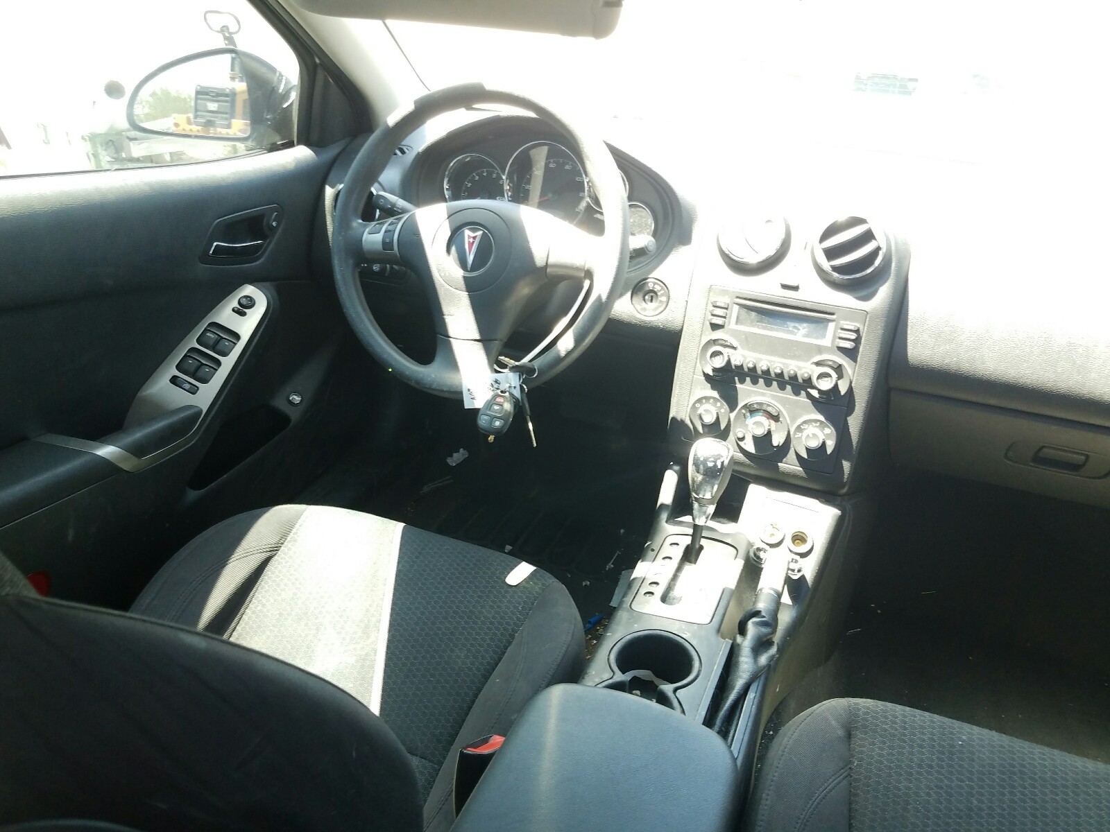 Photo 9 from auction – 2006 PONTIAC G6 SE with VIN 1G2ZF55B664163089