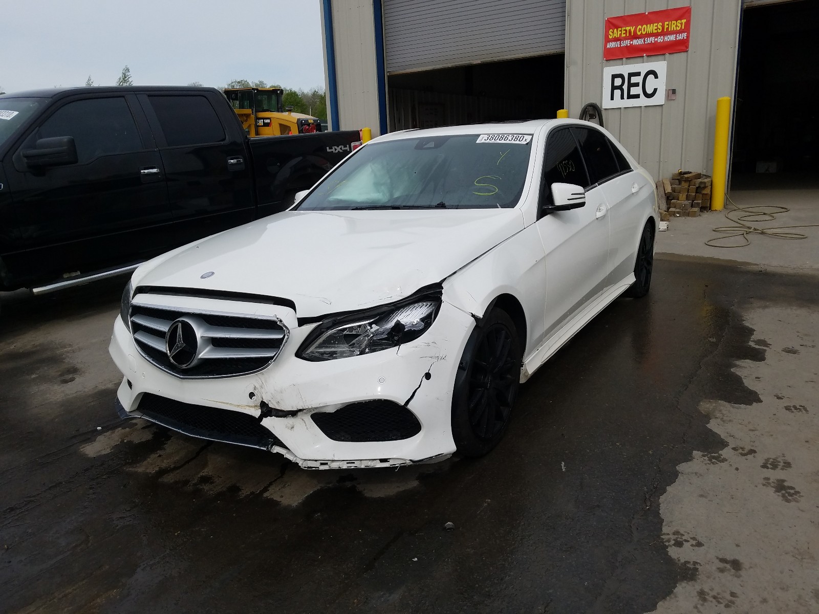 Photo 2 from auction – 2016 MERCEDES-BENZ E350 4MAT with VIN WDDHF8JB5GB232226