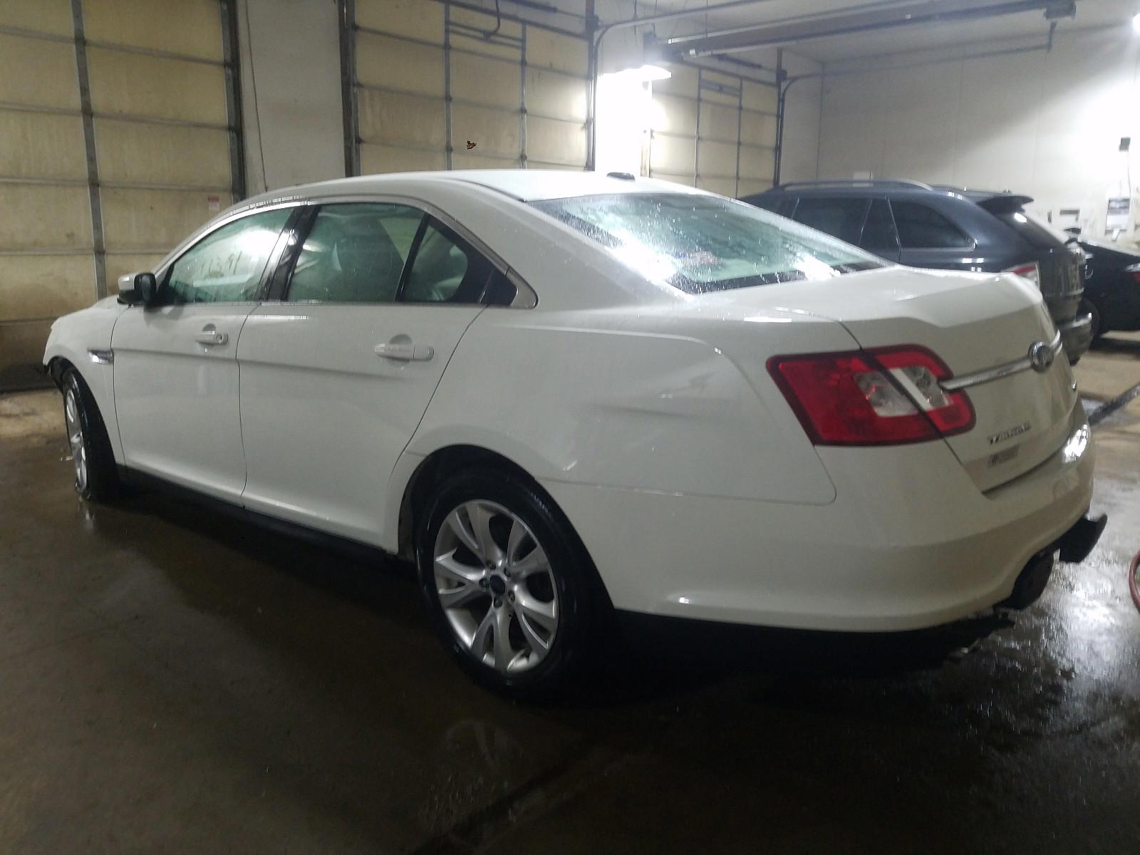 Photo 3 from auction – 2010 FORD TAURUS SEL with VIN 1FAHP2EW4AG153275