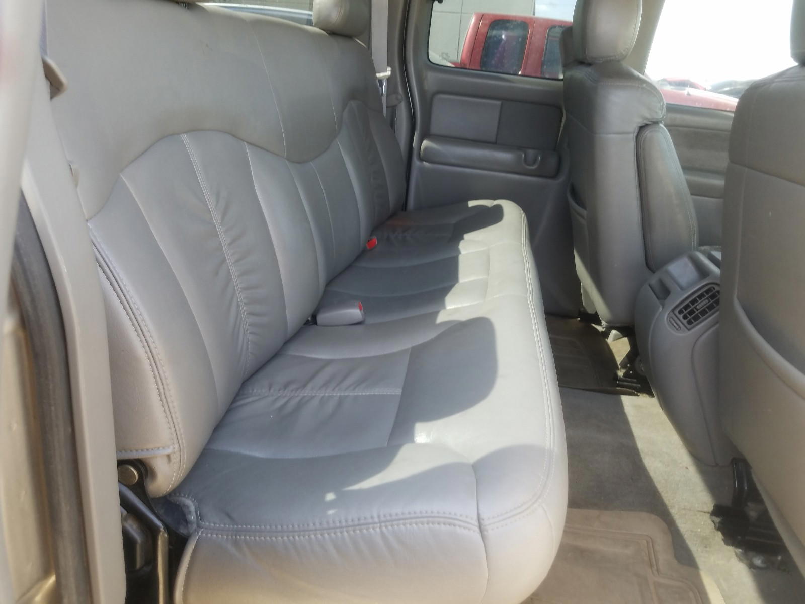 Photo 6 from auction – 2000 CHEVROLET SILVERADO with VIN 2GCEK19T3Y1330508
