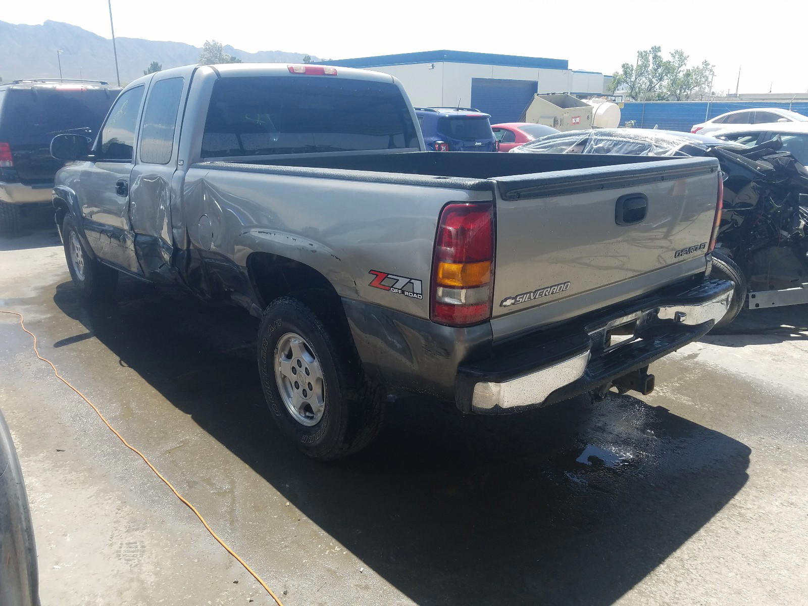 Photo 3 from auction – 2000 CHEVROLET SILVERADO with VIN 2GCEK19T3Y1330508