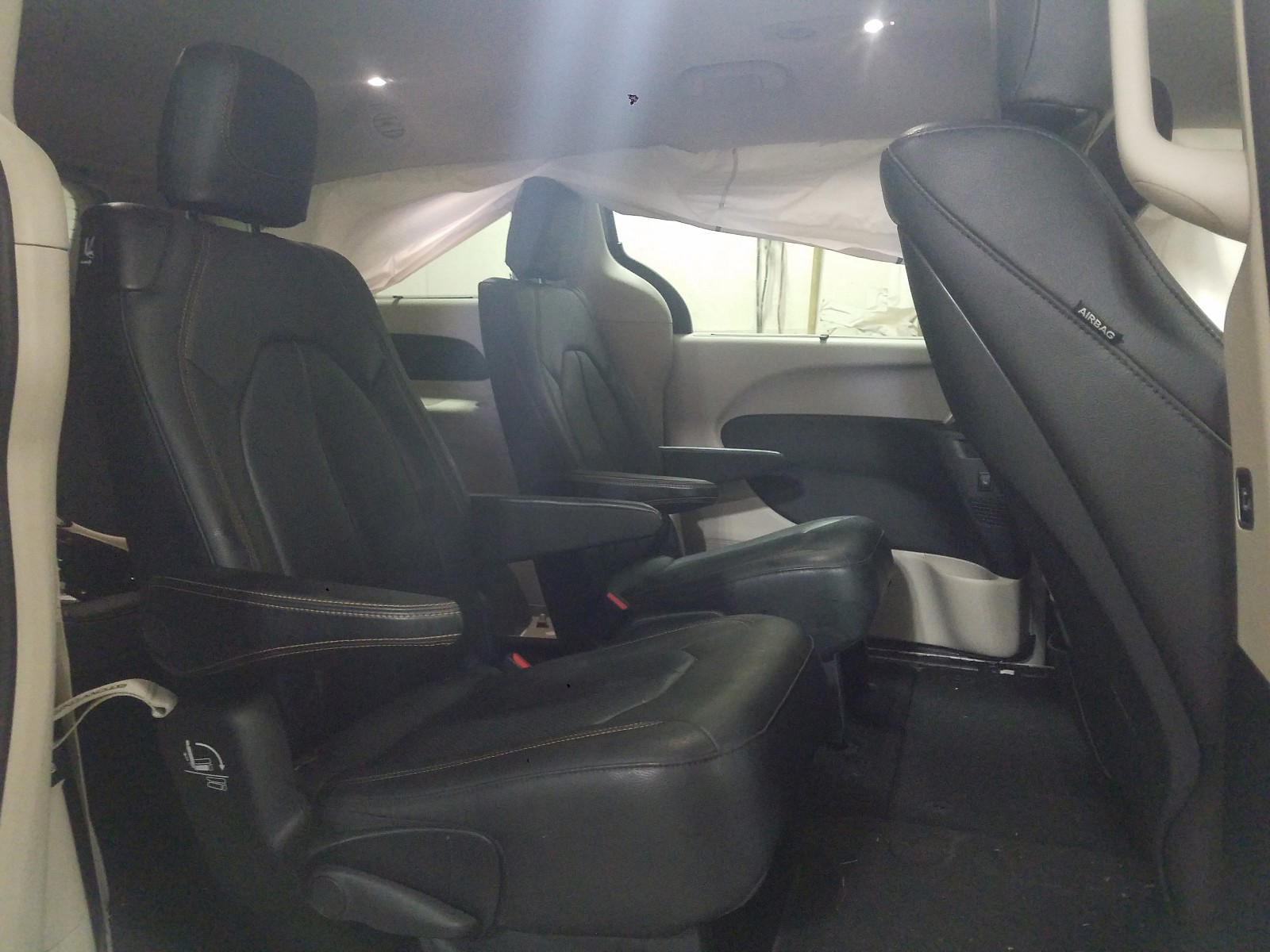 Photo 6 from auction – 2017 CHRYSLER PACIFICA T with VIN 2C4RC1EG5HR559555