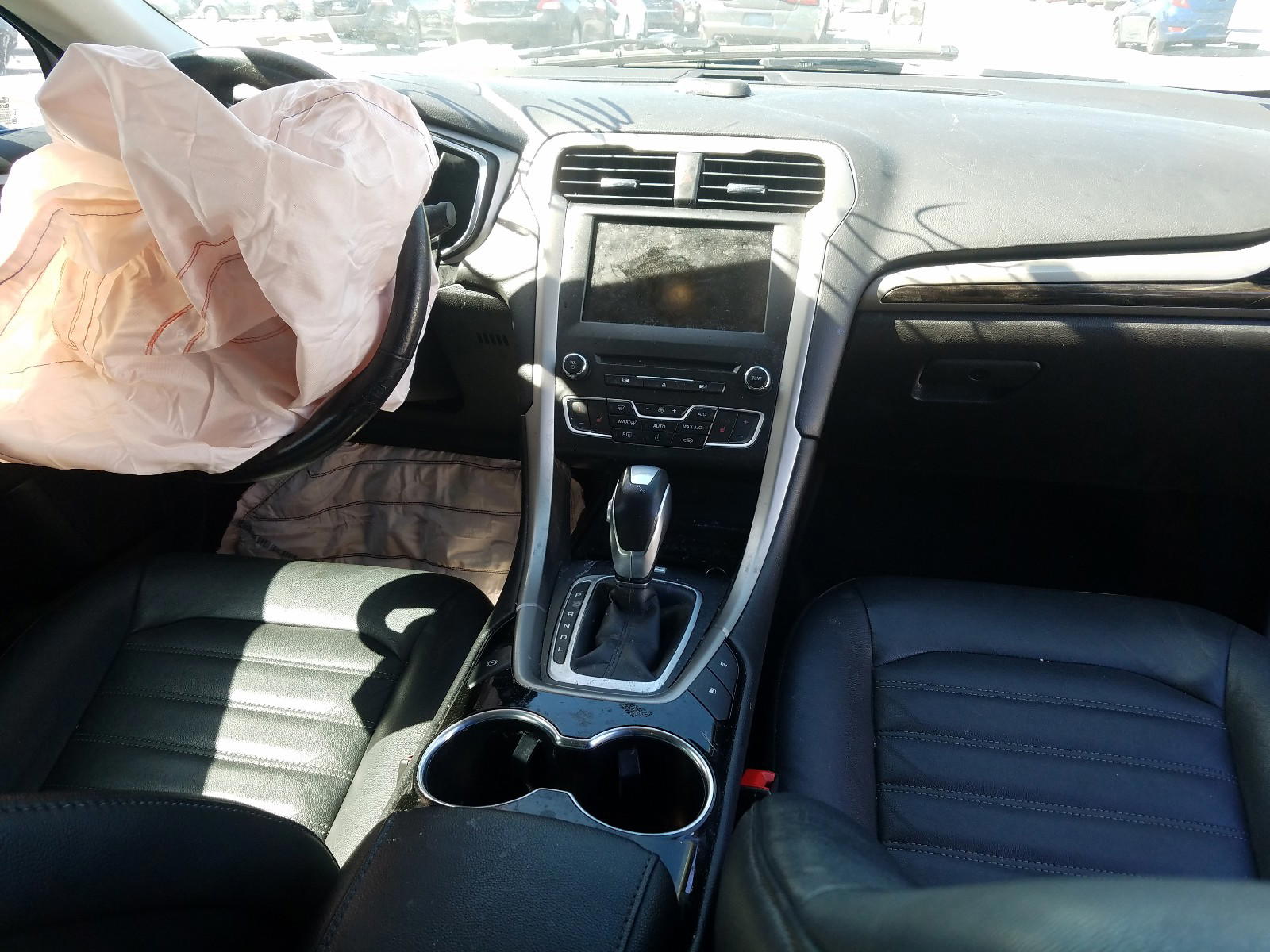 Photo 9 from auction – 2016 FORD FUSION SE with VIN 3FA6P0PU7GR315411