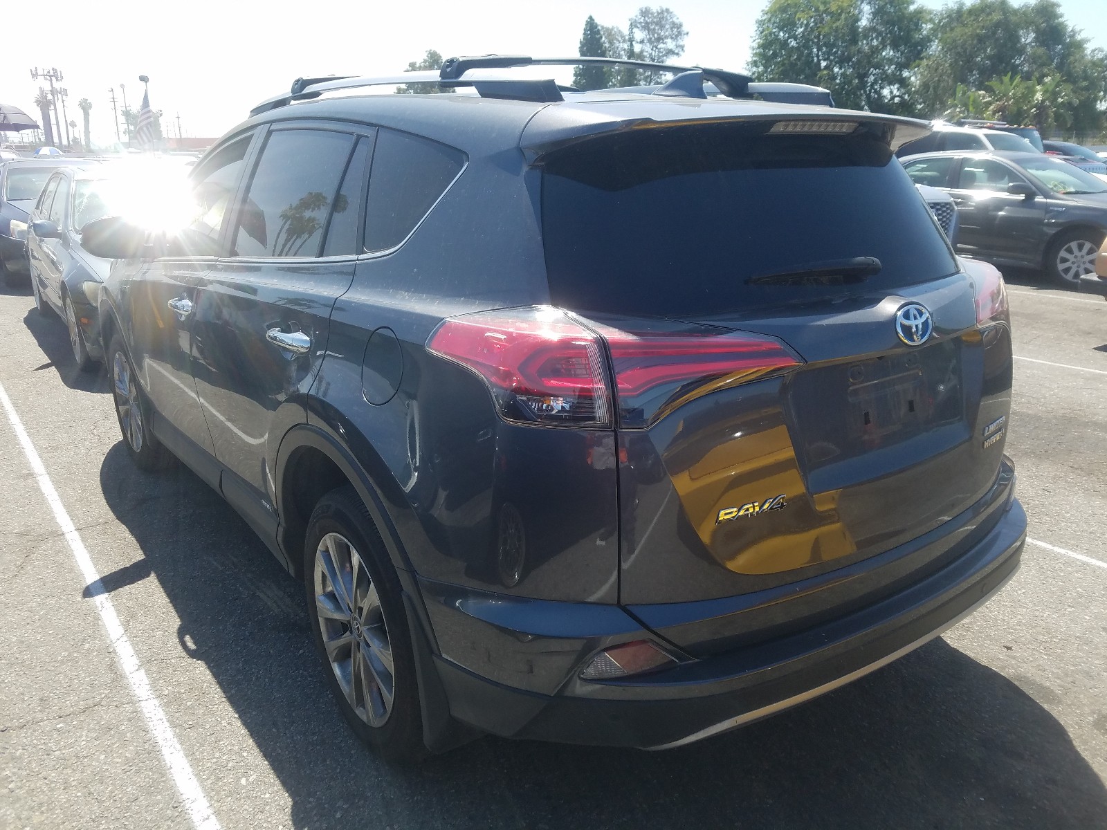 Photo 3 from auction – 2018 TOYOTA RAV4 HV LI with VIN JTMDJREV0JD249237
