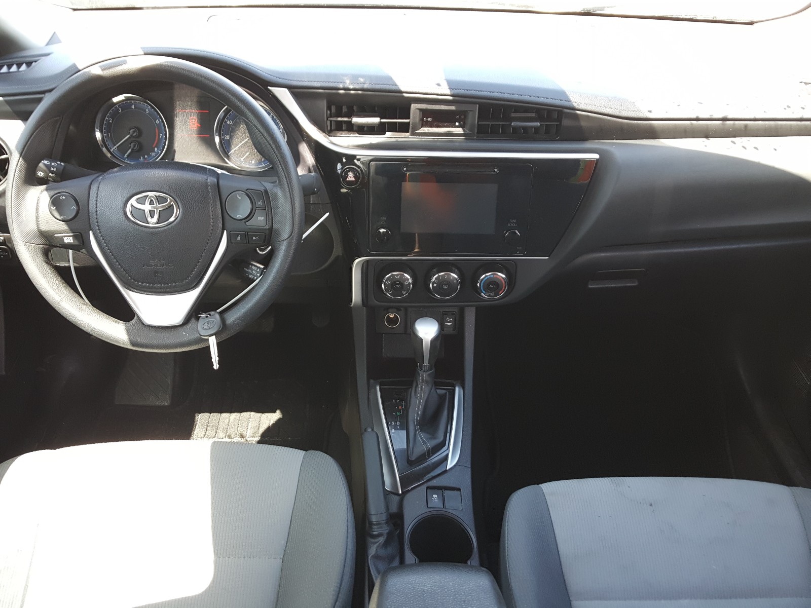 Photo 9 from auction – 2019 TOYOTA COROLLA L with VIN 5YFBURHE8KP904205