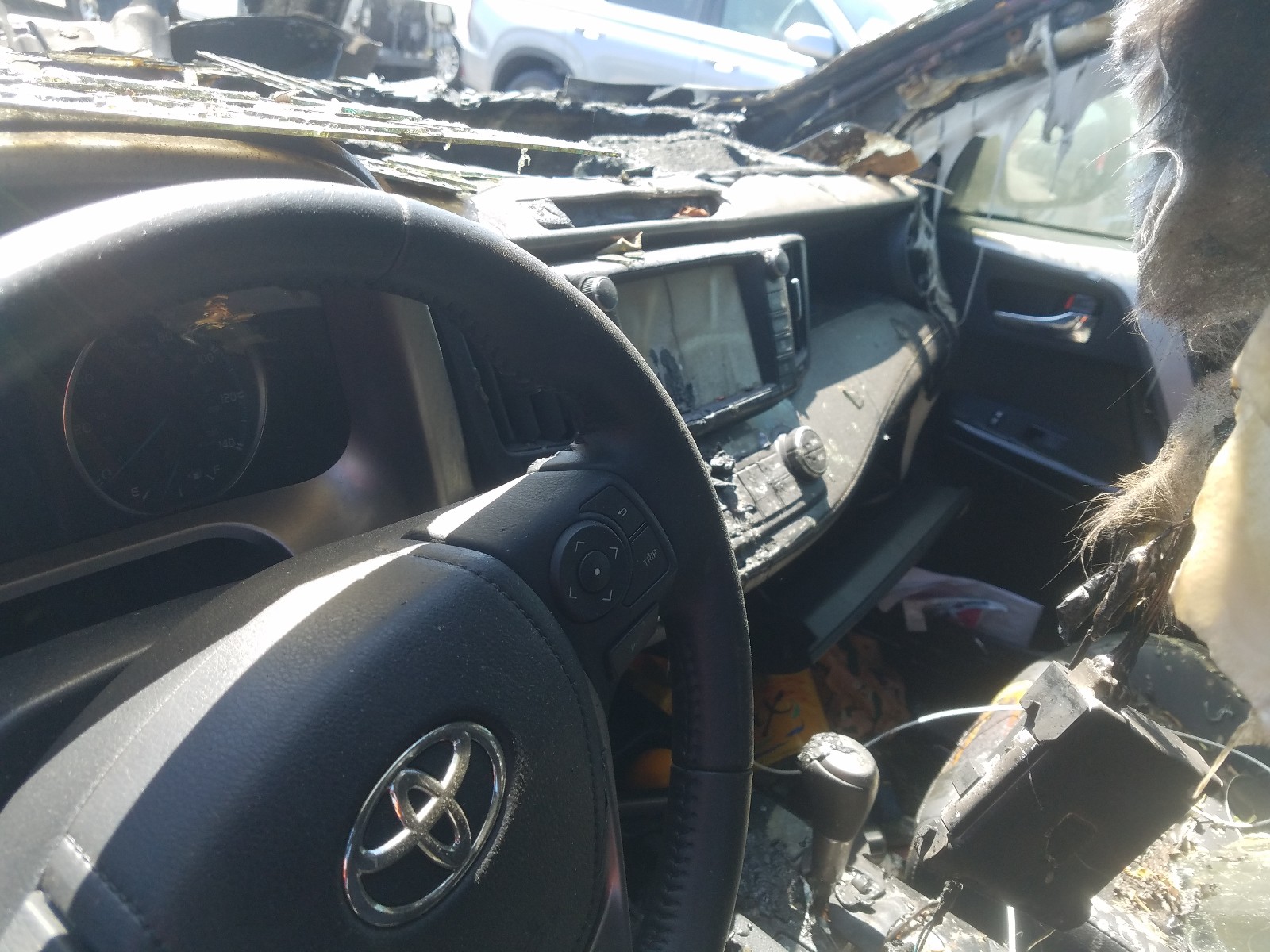 Photo 9 from auction – 2018 TOYOTA RAV4 HV LI with VIN JTMDJREV0JD249237