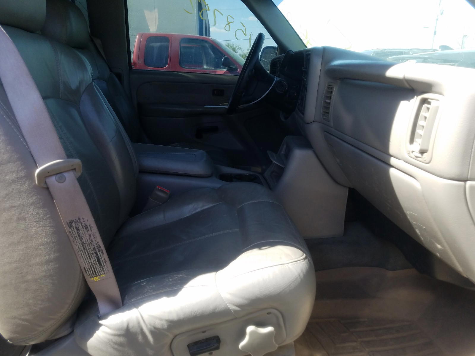 Photo 5 from auction – 2000 CHEVROLET SILVERADO with VIN 2GCEK19T3Y1330508