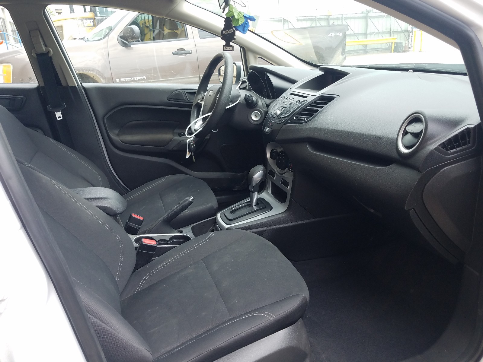 Photo 5 from auction – 2018 FORD FIESTA SE with VIN 3FADP4BJ2JM147628