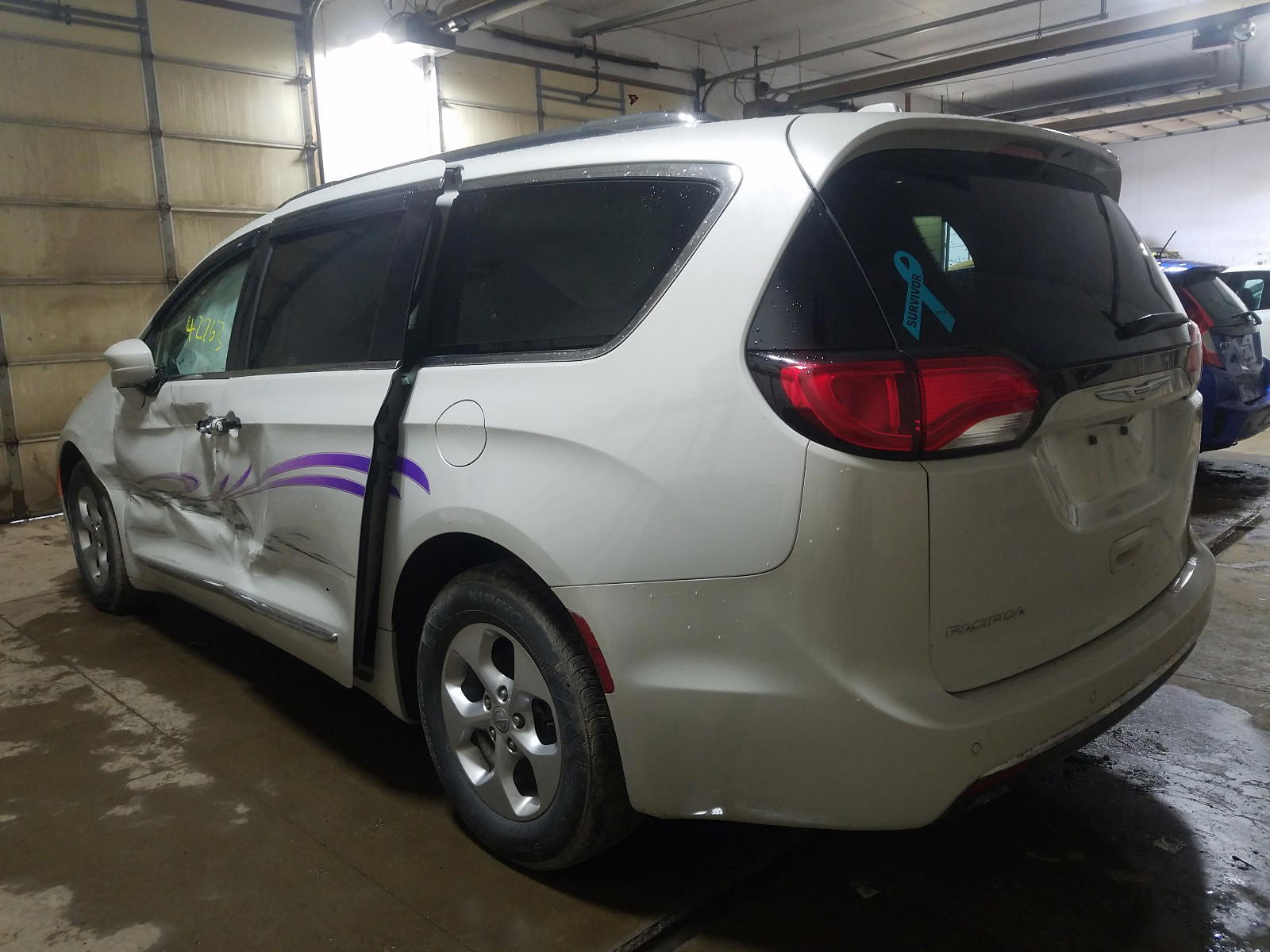 Photo 3 from auction – 2017 CHRYSLER PACIFICA T with VIN 2C4RC1EG5HR559555