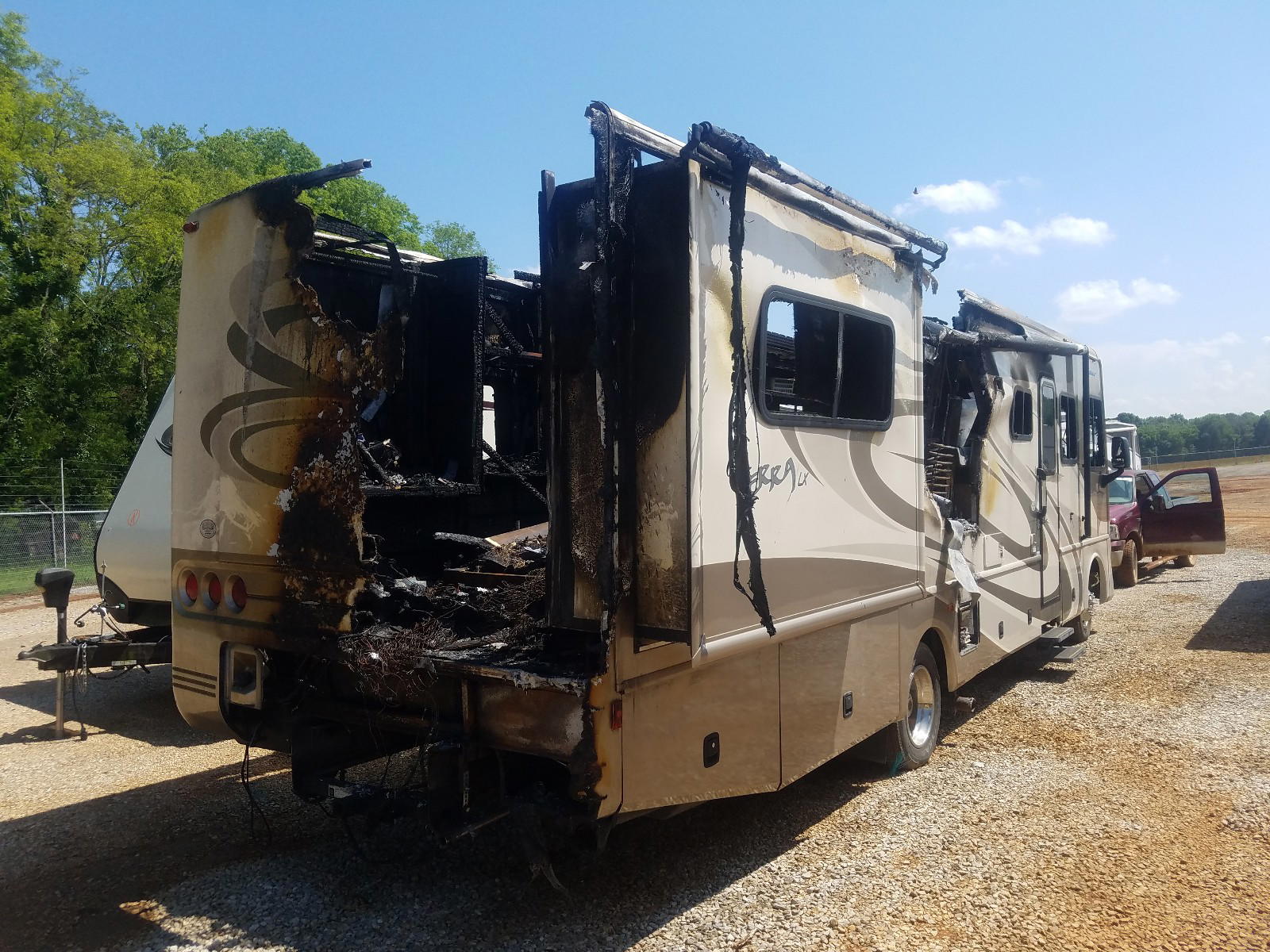 Photo 4 from auction – 2008 TERR CAMPER with VIN 1F6NF53Y270A04759