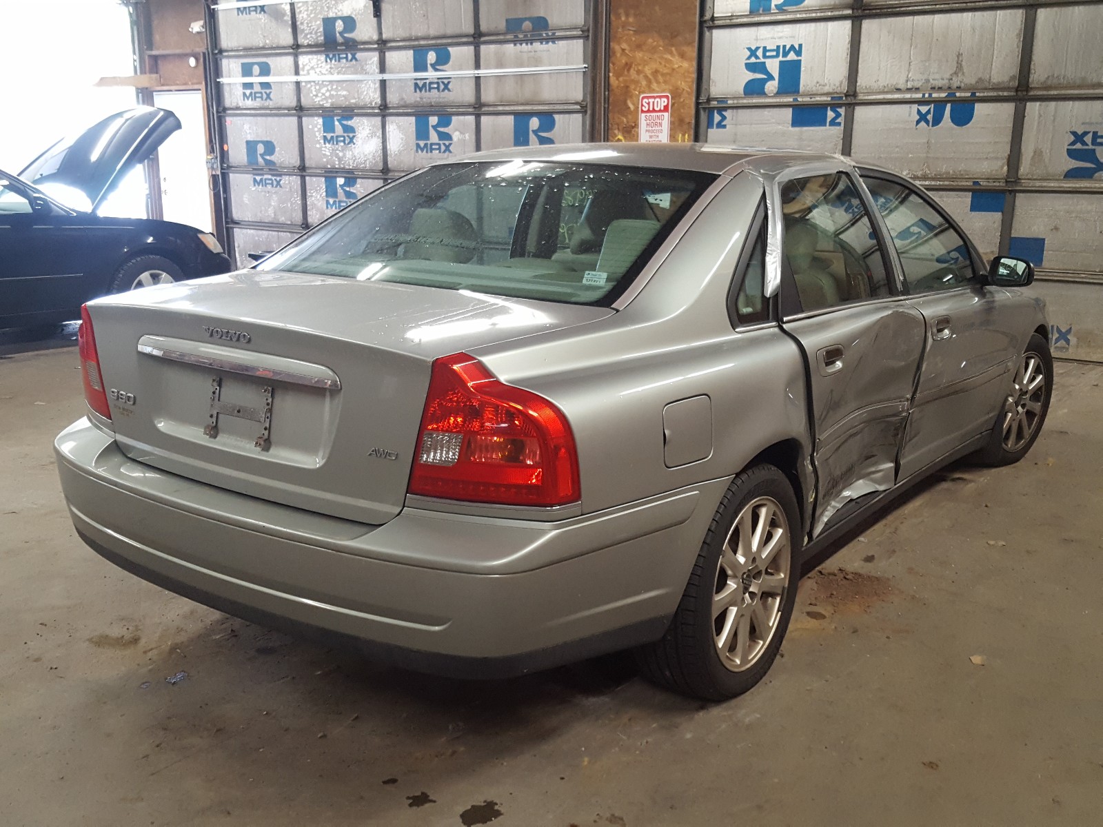 Photo 4 from auction – 2004 VOLVO S80 2.5T with VIN YV1TH59H741361635