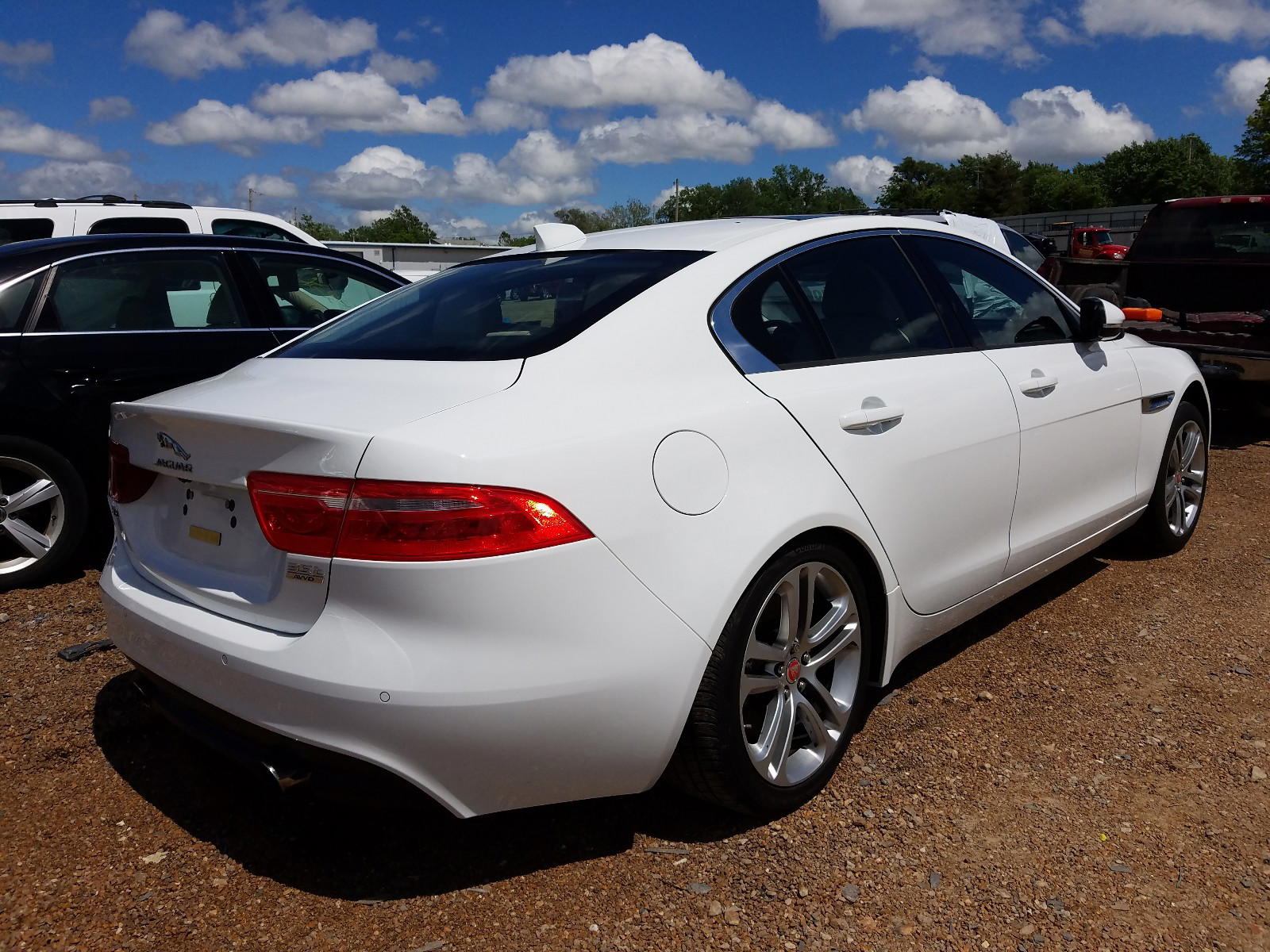 Photo 4 from auction – 2017 JAGUAR XE PREMIUM with VIN SAJAJ4BVXHA968633