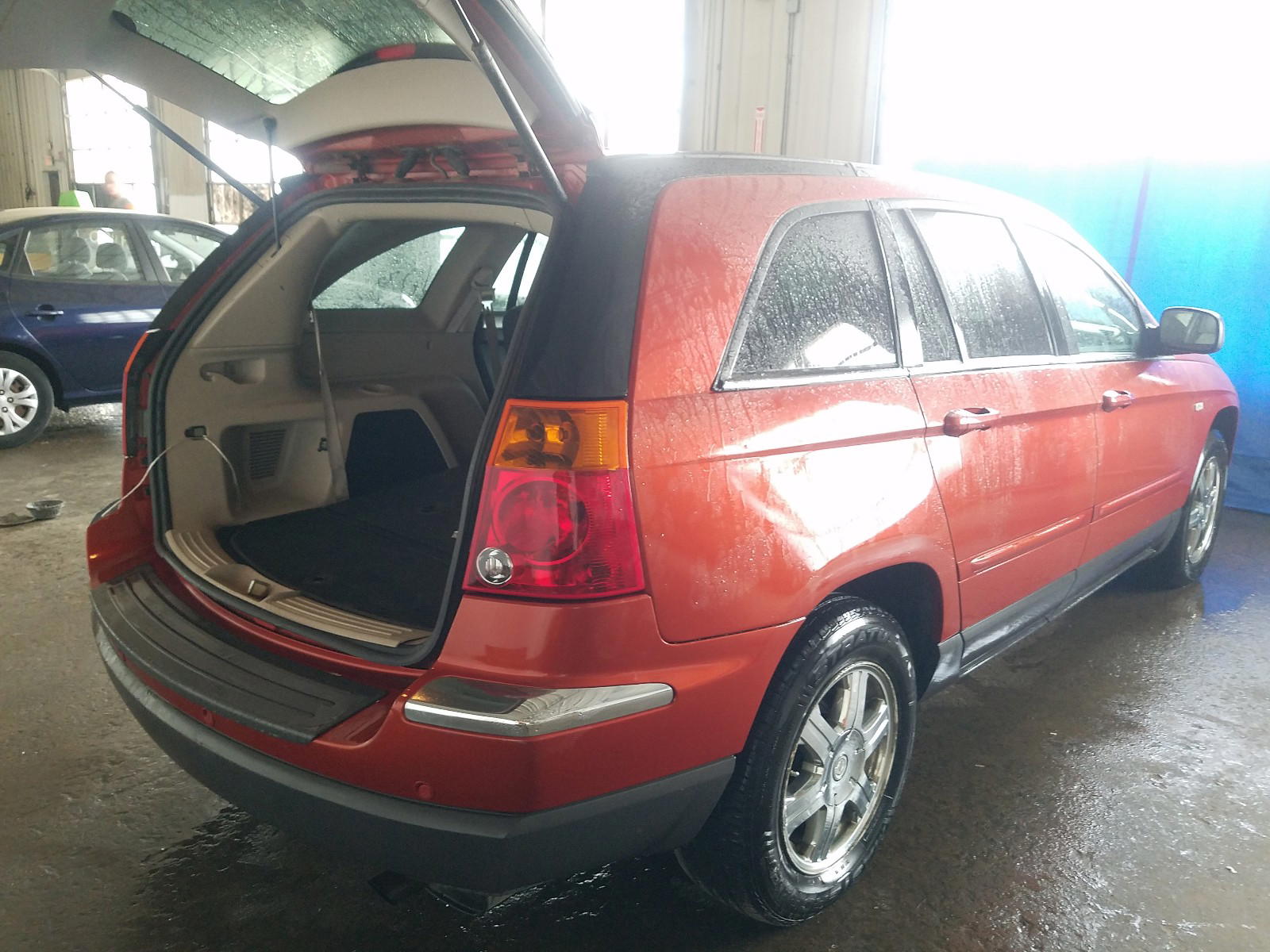 Photo 4 from auction – 2006 CHRYSLER PACIFICA T with VIN 2A8GF68496R679037