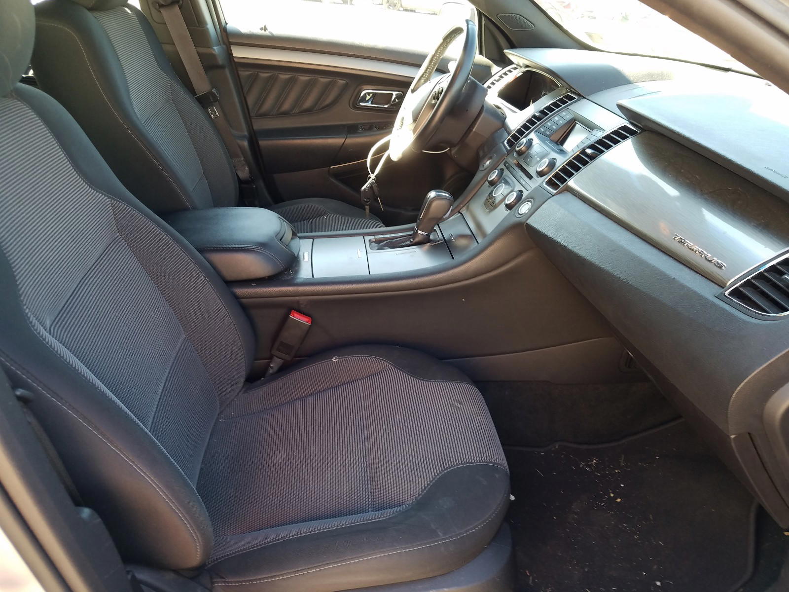 Photo 5 from auction – 2014 FORD TAURUS SEL with VIN 1FAHP2E89EG102295