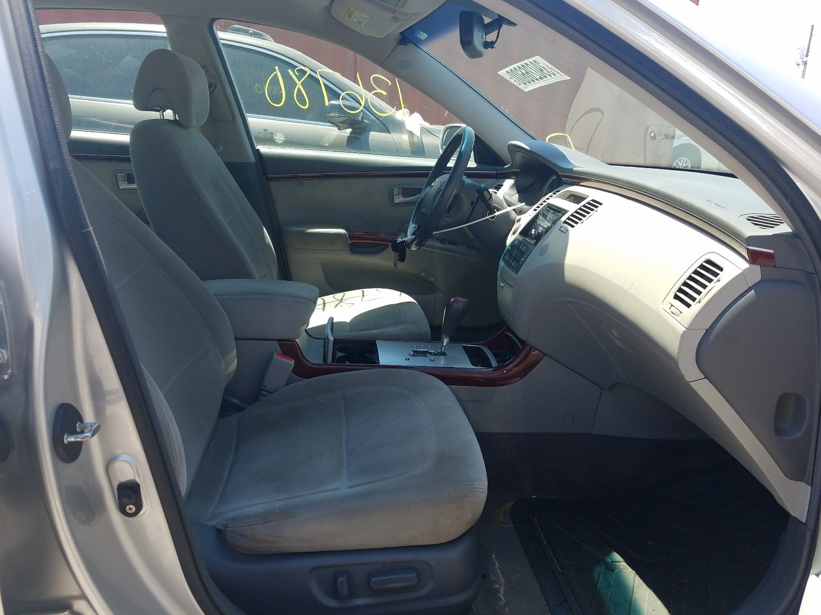 Photo 5 from auction – 2008 HYUNDAI AZERA GLS with VIN KMHFC46DX8A319362