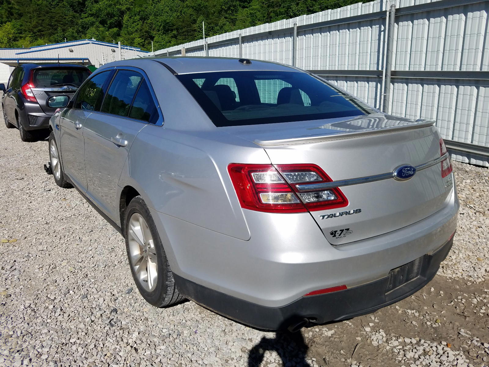 Photo 3 from auction – 2014 FORD TAURUS SEL with VIN 1FAHP2E89EG102295
