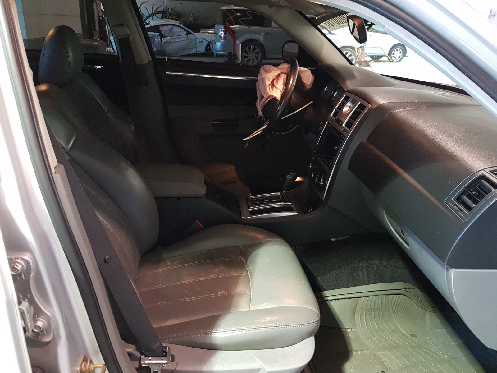Photo 5 from auction – 2005 CHRYSLER 300C with VIN 2C3AK63H85H639107