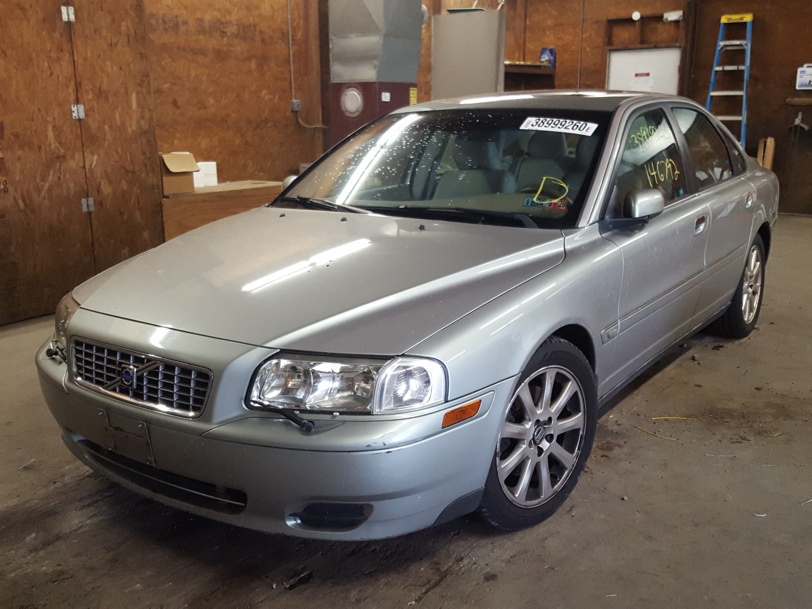 Photo 2 from auction – 2004 VOLVO S80 2.5T with VIN YV1TH59H741361635