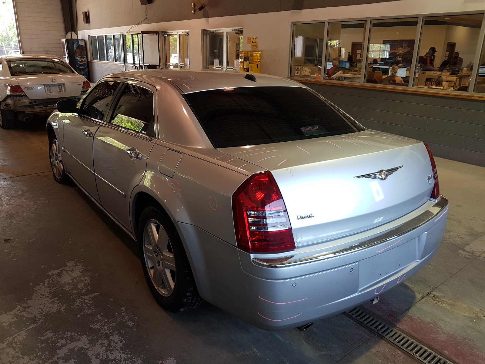Photo 3 from auction – 2005 CHRYSLER 300C with VIN 2C3AK63H85H639107