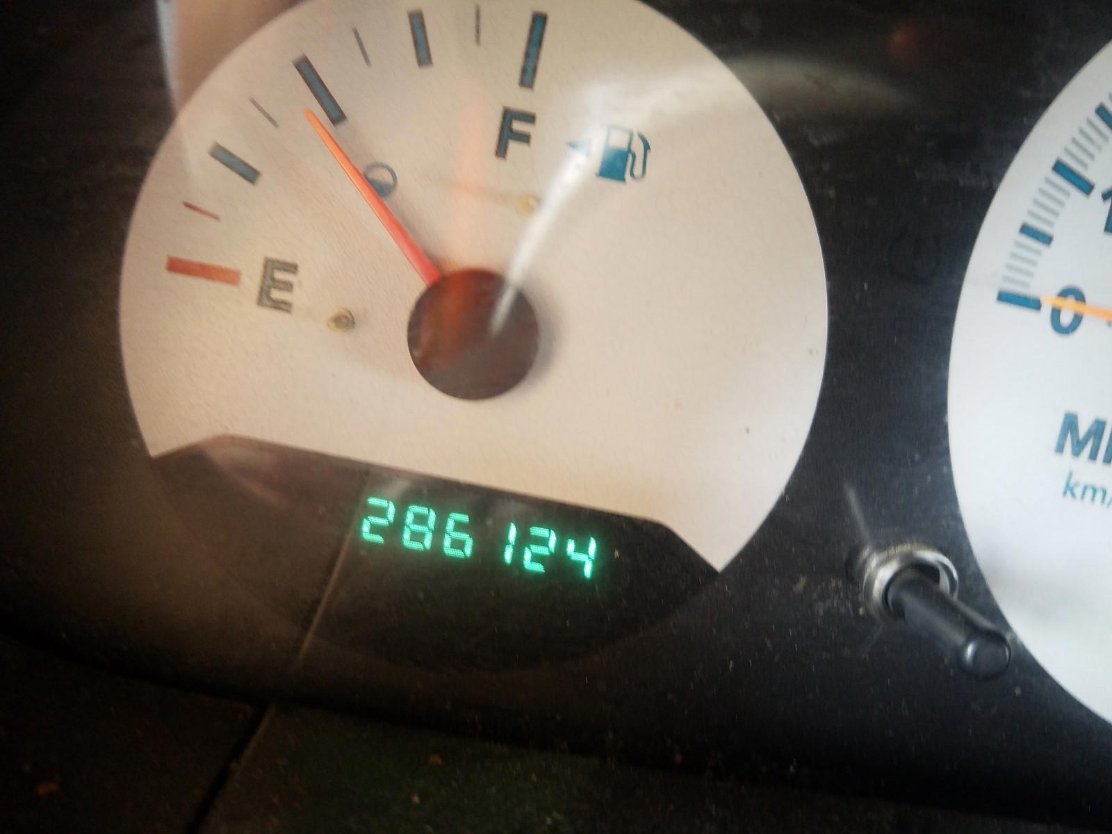 Photo 8 from auction – 2005 DODGE CARAVAN SE with VIN 1D4GP25B65B137474