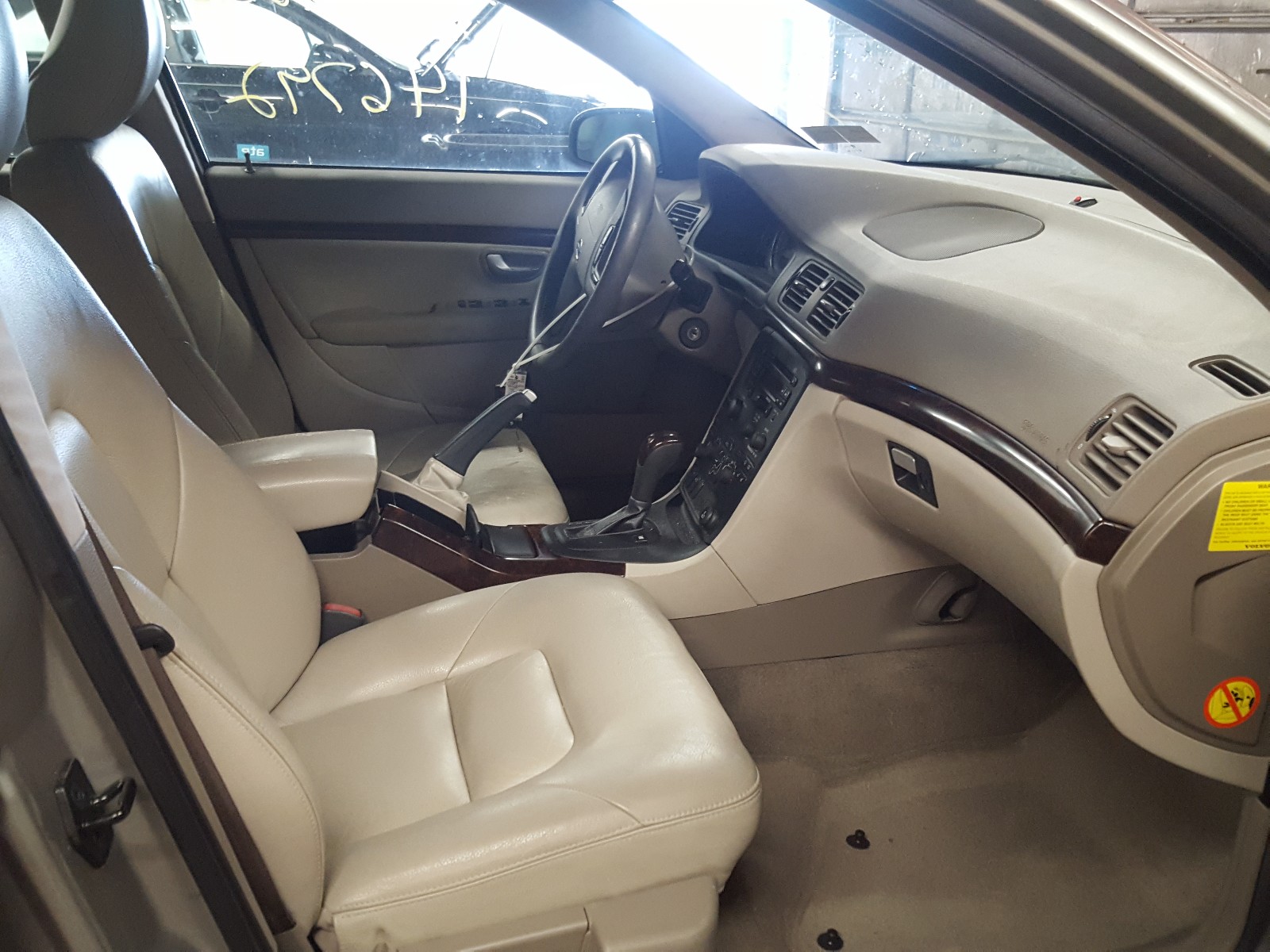 Photo 5 from auction – 2004 VOLVO S80 2.5T with VIN YV1TH59H741361635