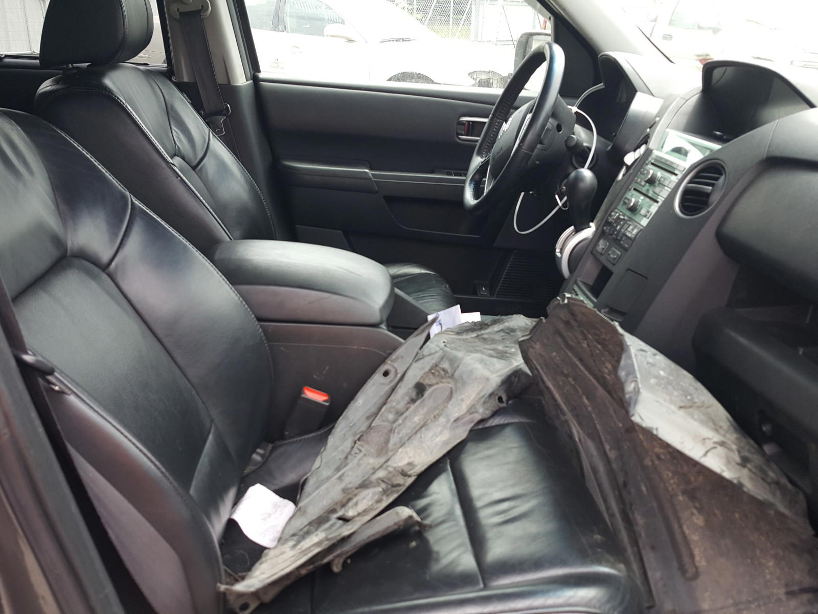 Photo 5 from auction – 2011 HONDA PILOT TOUR with VIN 5FNYF3H95BB036812