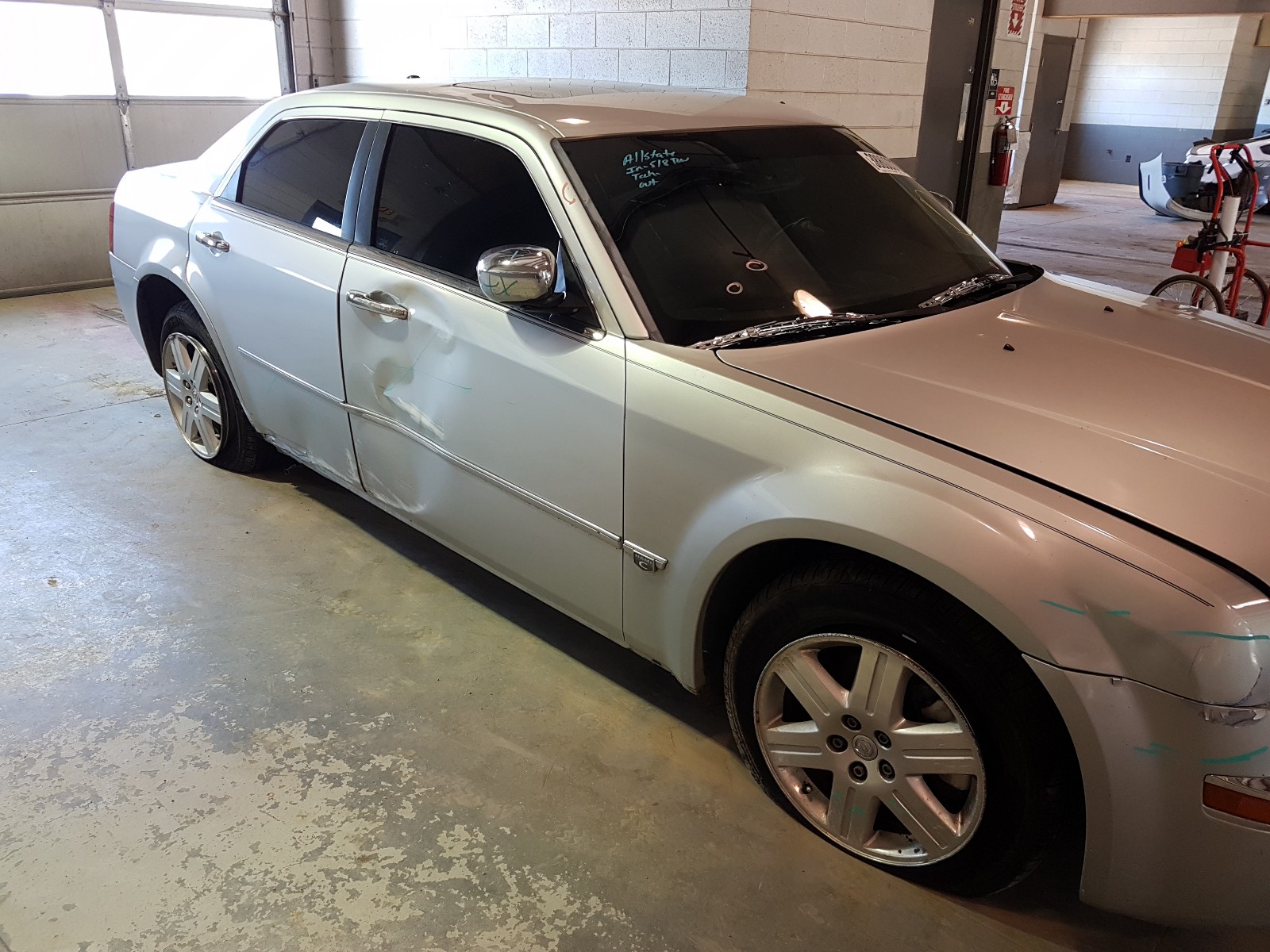 Photo 9 from auction – 2005 CHRYSLER 300C with VIN 2C3AK63H85H639107